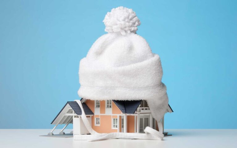 Does the Inner Layer of Insulating Material Keep You Warm?