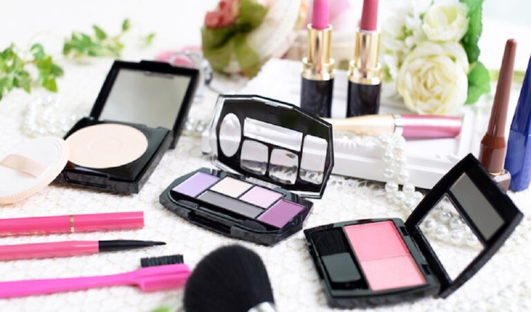 Beyond Gloss and Gadgets: Navigating the Beauty Market with Intention